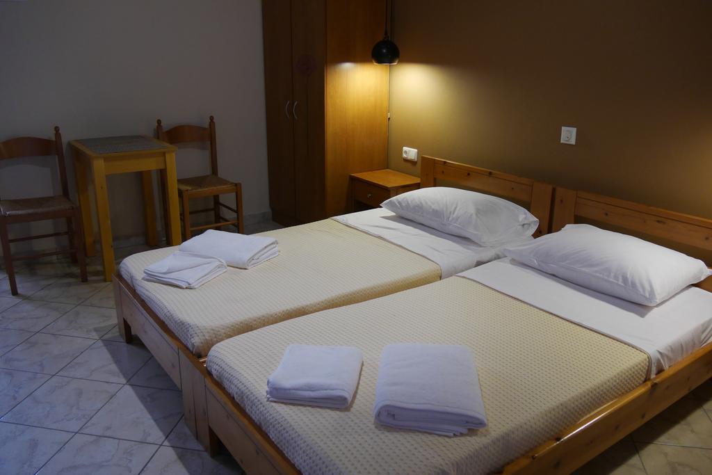 Hanna'S Apartments Palaiochora Zewnętrze zdjęcie